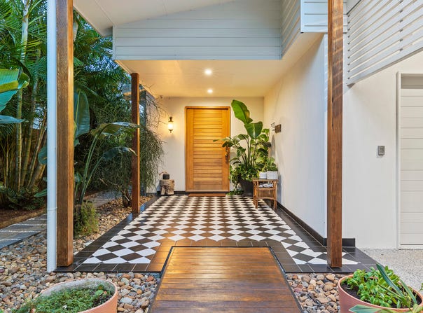 5 Carlyle Drive, Currumbin, Qld 4223