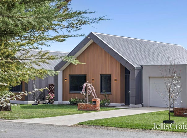 2/27 Corinella Road, Woodend, Vic 3442