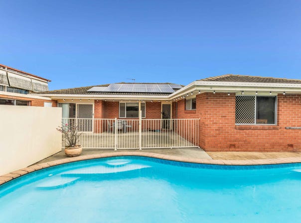 17 Illaroo Street, Palm Beach, Qld 4221