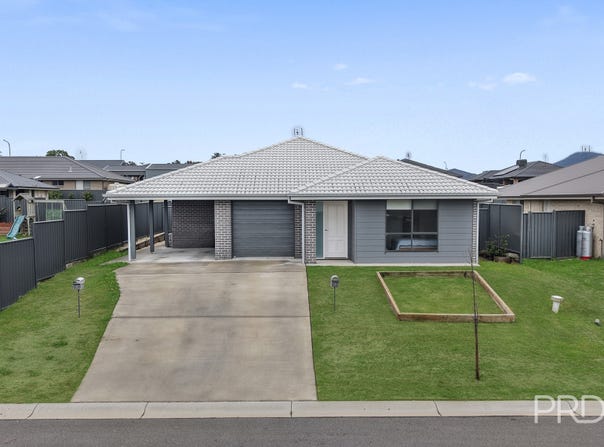 1&2/9 Reginald Drive, Kootingal, NSW 2352
