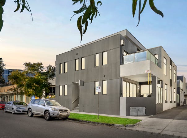 8/11 Railway Crescent, Hampton, Vic 3188