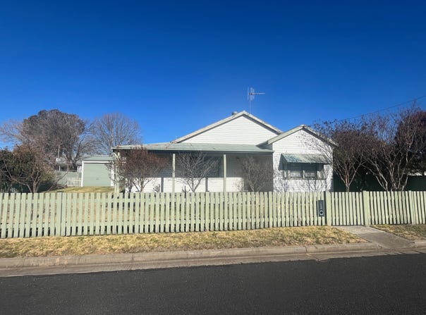 24 Castlereagh St, Coonabarabran, NSW 2357