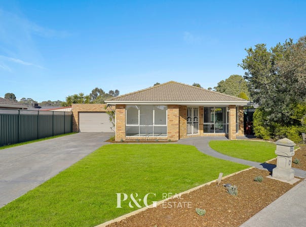 12 Loganberry Close, Cranbourne North, Vic 3977