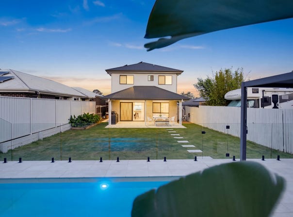 8 Koona Place, Hillcrest, Qld 4118