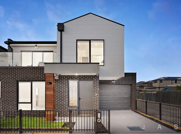 102 Elizabeth Street, Newport, Vic 3015