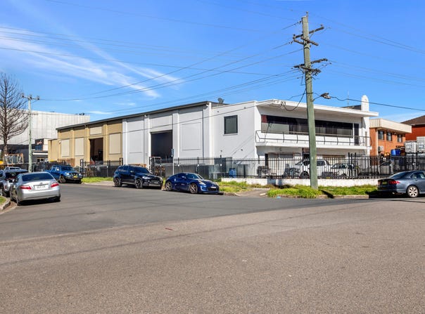 10 Kelso Crescent, Moorebank, NSW 2170