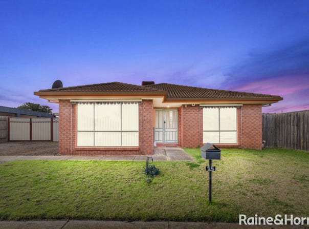 15 Regal Court, Melton South, Vic 3338