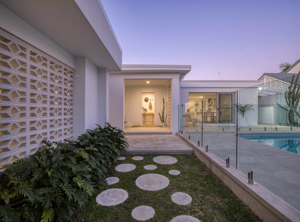 38 Allambi Avenue, Broadbeach Waters, Qld 4218