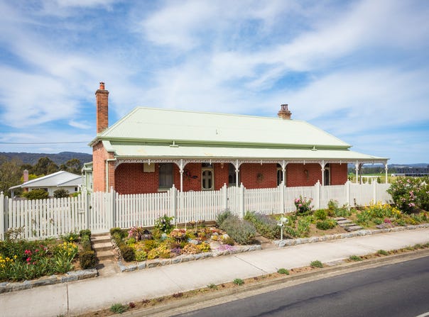 34 Tathra Road, Bega, NSW 2550