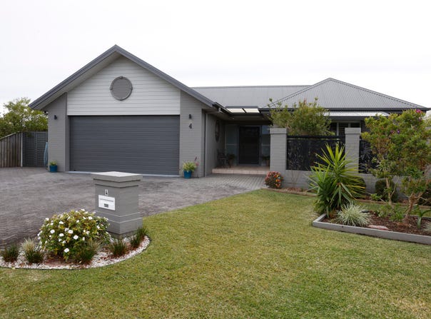 4 Leeward Circuit, Tea Gardens, NSW 2324