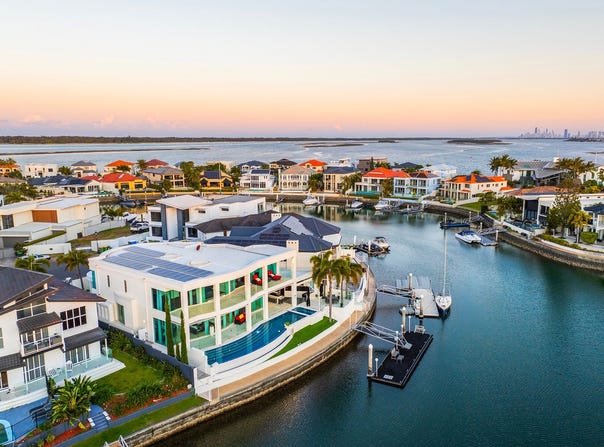 23 Queen Guineveres Place, Sovereign Islands, Qld 4216