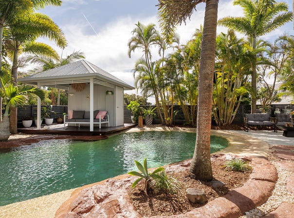 15 Coconut Grove, Castaways Beach, Qld 4567
