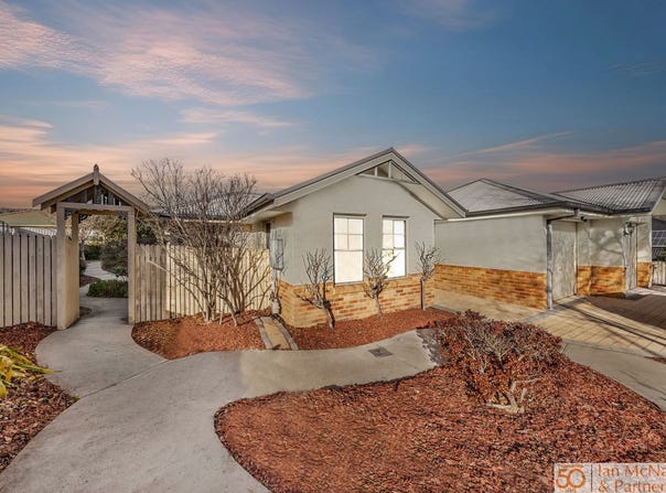 64 Stonehaven Circuit, Queanbeyan, NSW 2620