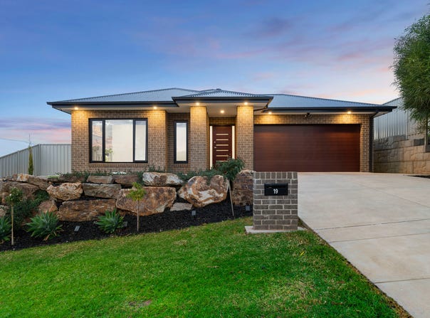 19 Bennelong Crescent, Lloyd, NSW 2650