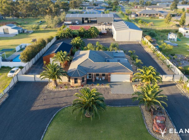 15 Ruxton Way, Hopetoun Park, Vic 3340