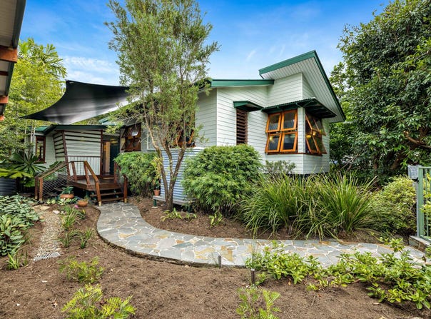 17 Junction Street, Edge Hill, Qld 4870