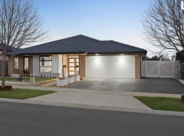 14 Cinnamon Street, Drouin, Vic 3818