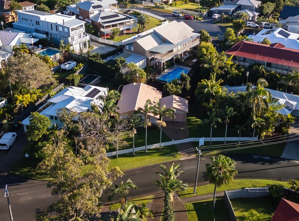 1 Marlua Avenue, Moffat Beach, Qld 4551