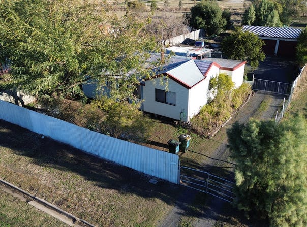 12 Earl Street, Jondaryan, Qld 4403