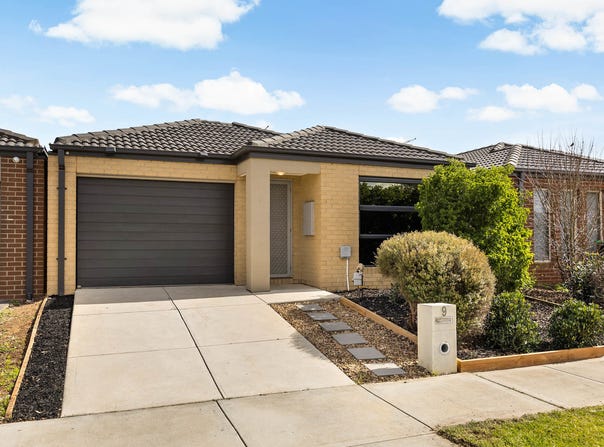 9 Pearce Way, Weir Views, Vic 3338