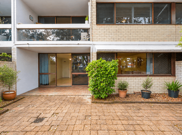2/26 Holland Court, Broadbeach Waters, Qld 4218