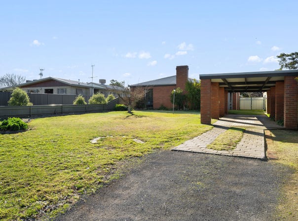 24 Banff Street, Corowa, NSW 2646