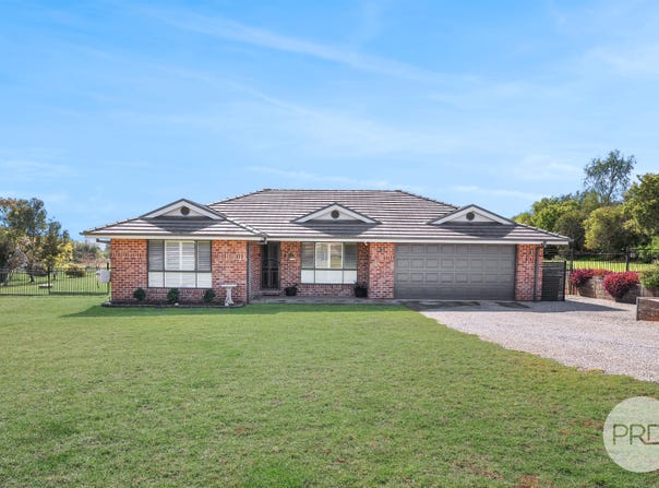 26 Daintree Circuit, Tamworth, NSW 2340