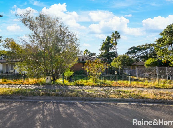 40 Grevillea Crescent, Macquarie Fields, NSW 2564
