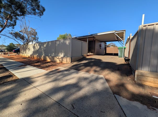 50 Pioneer Dr, Roxby Downs, SA 5725