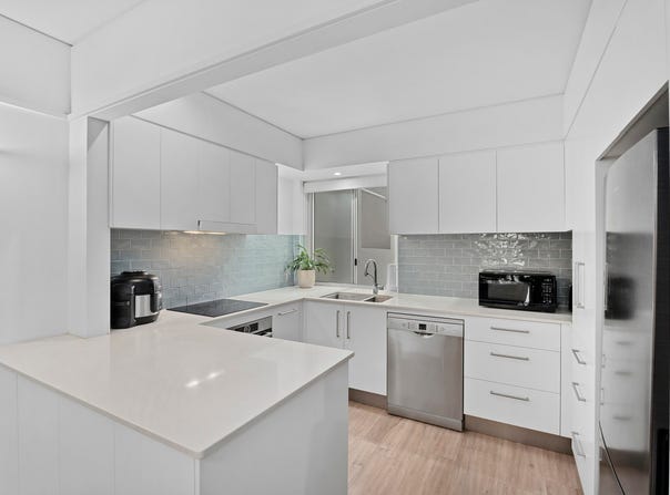 18/76-80 Chichester Drive, Arundel, Qld 4214
