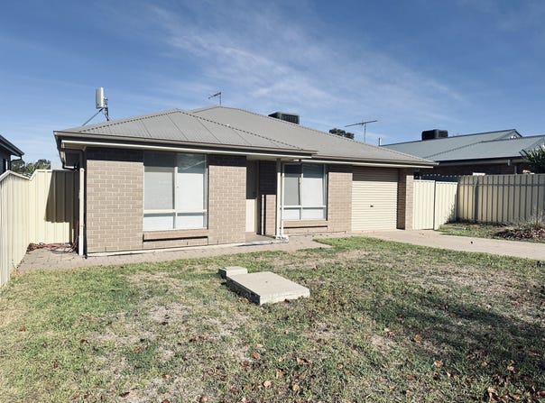 17 Cairns Crescent, Riverton, SA 5412