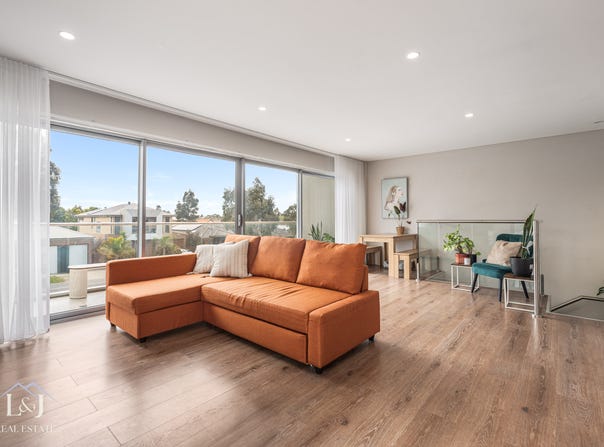 101/31 Linden Tree Way, Cranbourne North, Vic 3977