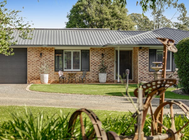 27 Highfields Road, Highfields, Qld 4352