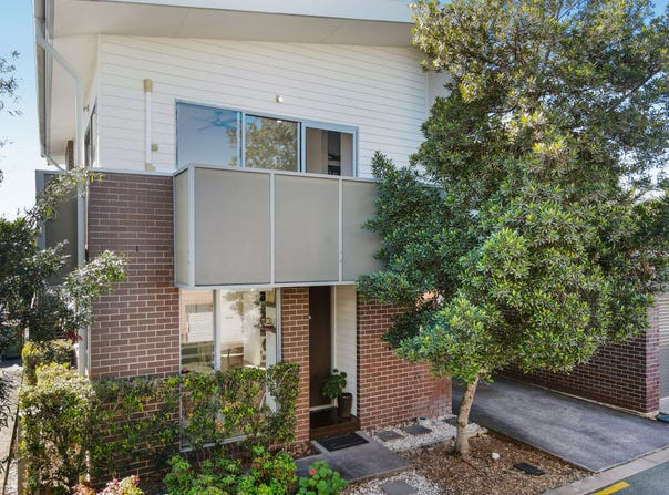 22 Saint Clair Lane, Varsity Lakes, Qld 4227