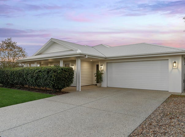 17 Bondi Crescent, Gobbagombalin, NSW 2650