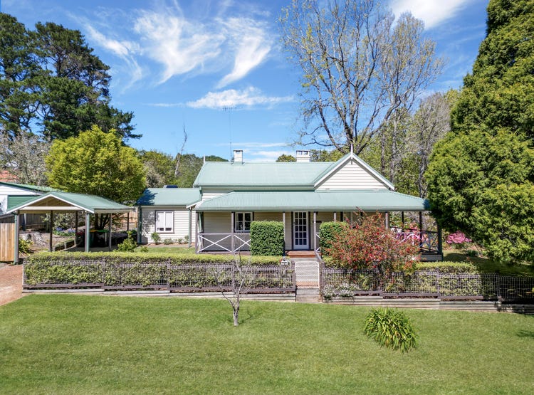 114 Falls Road, Wentworth Falls, NSW 2782 House for Sale