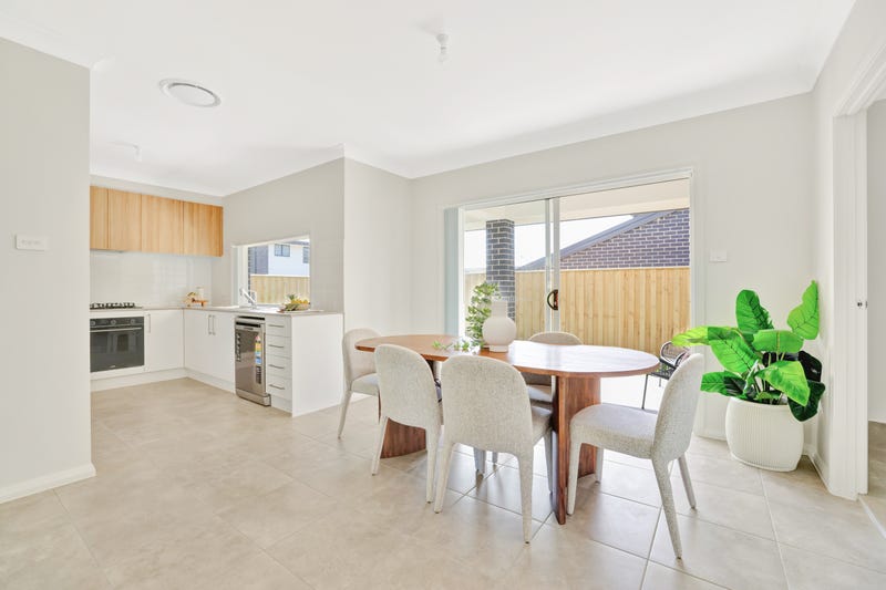 /international/au/lot-1101-sarah-hollands-drive-carnes-hill-nsw-600048652/